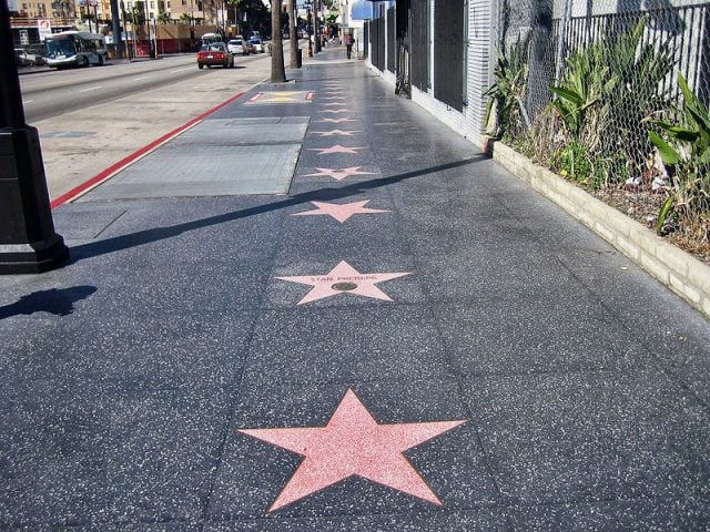Calçada da Fama de Hollywood: A Calçada da Fama de Hollywood é frequentemente supervalorizada pela internet e acaba decepcionando muitos visitantes que acham que vão ver mais do que apenas nomes no chão.