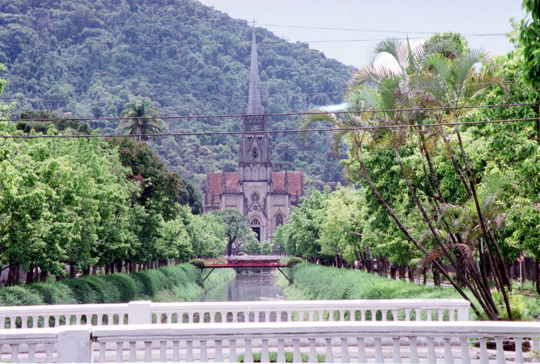  Foto Cristina Horta/Estado de Minas - 02/11/2002 -  Fachada da Catedral D. Pedro de Alcantara, em Petropolis (RJ)
      - Cristina Horta