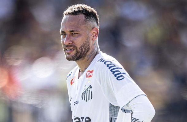 NEYMAR - Depois de um mês fora dos campos, o craque mostrou porque é diferenciado. Não precisou de muitos minutos para criar boas oportunidades de gol e ainda teve uma boa chance de marcar o gol da vitória. Qualidade ele tem de sobra, falta sequência. Nota: 7 - Foto: Raul Baretta/Santos FC