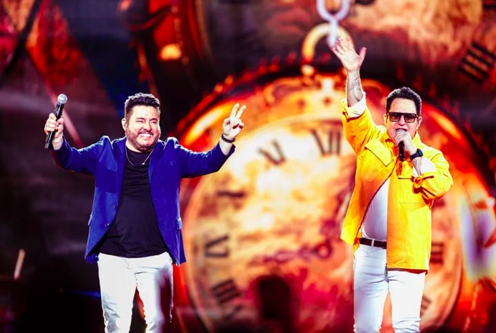 Com o tempo, Bruno e Marrone continuaram a evoluir seu estilo musical, incorporando elementos modernos ao sertanejo tradicional.