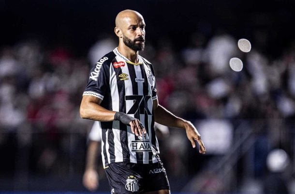 THACIANO - Apareceu bem em seus primeiros minutos em campo, caindo mais pela direita, mas não conseguiu manter o nível ao longo da partida. Nota: 5,5 - Foto: Raul Baretta/Santos FC