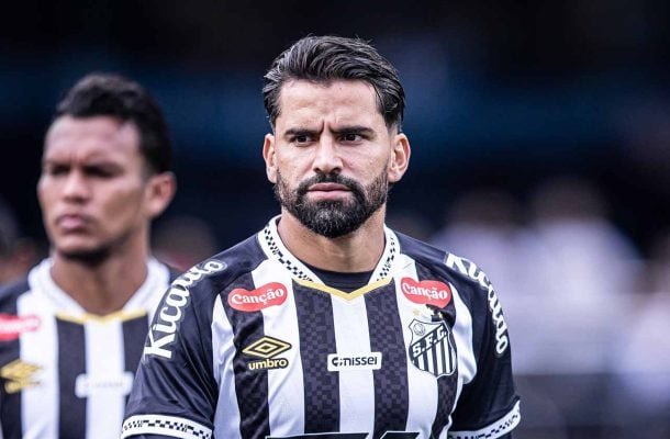 TOMÁS RINCÓN - Foi uma boa peça no meio de campo santista, aparecendo bastante para o jogo, seguindo atuar na armação do time, além de ir bem nos duelos defensivos. Nota: 6 - Foto: Raul Baretta/Santos FC