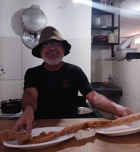 Com as vendas do torresmo, o bar chega a faturar até R$ 10 mil por mês!