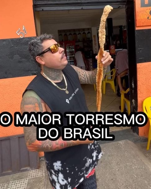 Hoje, José vende desde porções pequenas até o famoso "torresmômetro", que pode ar de 1 metro e custa em torno de R$ 40.