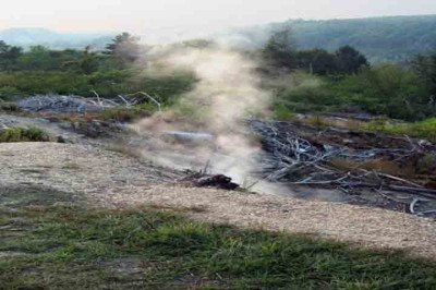 A cidade de Centralia, na Pensilvânia, nos EUA, vem sendo consumida por um incêndio que já dura mais de seis décadas. Por isso, ficou inóspita. 
 -  (crédito:  Domínio Público/ Jrmski)