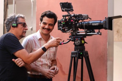 Kleber Mendonça Filho e Wagner Moura nas gravações de 'O agente secreto' -  (crédito: Laura Castor/Divulgação)