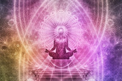 A ioga é uma prática associada à meditação e ao equilíbrio do organismo com milhões de  adeptos pelo planeta e que traz benefícios à saúde.Essa prática envolve saúde física e mental, além de Filosofia e Espiritualidade.  O foco é justamente a união de corpo e mente. -  (crédito: Funcionários da Emirates batem recorde com aula de ioga no deserto de Dubai)