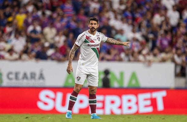EVE: Ganhou divididas na marcação alta, fez boas paredes e finalizou de fora no primeiro tempo. Nota: 6,5. - 
