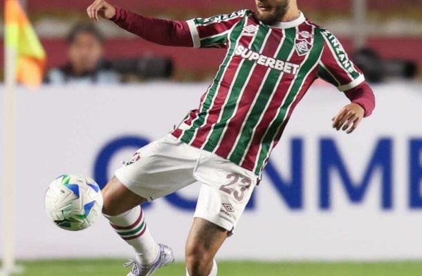 GUGA: Pouco produtivo no ataque e na defesa até fazer o cruzamento que terminou no gol do Fluminense. Terminou o jogo fazendo um golaço. NOTA: 6,5 