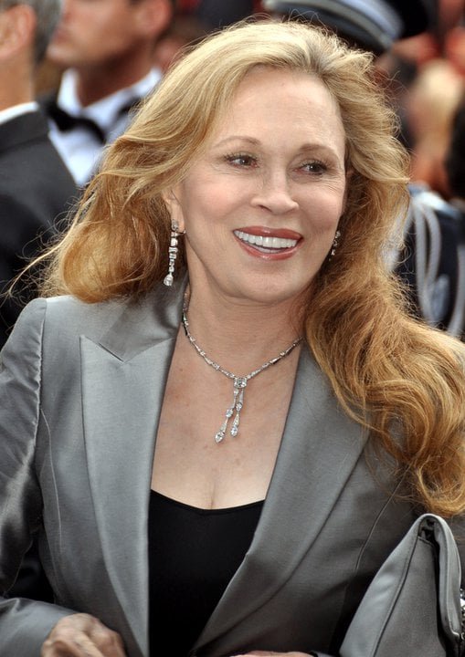 Faye Dunaway: A atriz foi perdendo visibilidade no meio artístico por conta de sucessivos "pitis" nos bastidores. Esnobe e temperamental, tanto com o público como com os colegas de trabalho, a atriz já admitiu que é “difícil de lidar”. 