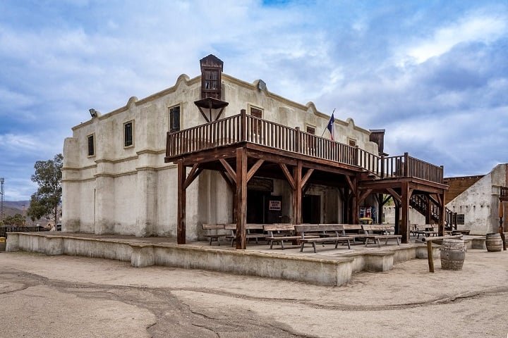 Essa característica fez de Almería um local popular para a filmagem de faroestes e outros filmes nas décadas de 1960 e 1970, com destaque para os chamados spaghetti westerns. 