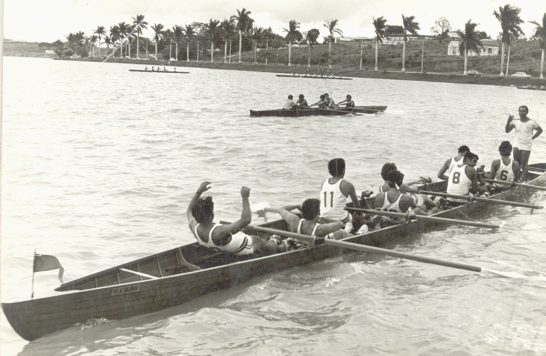 Remadores na Lagoa da Pampulha, em 1970