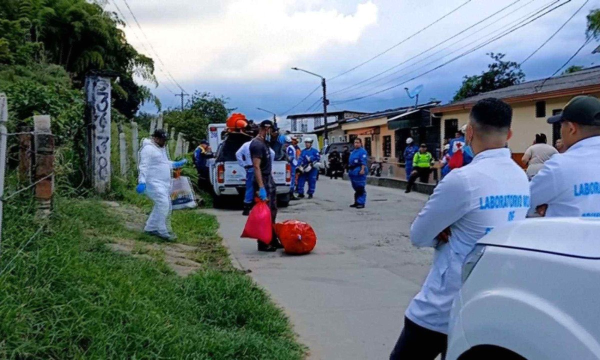 Atendimento a vítimas do acidente com ônibus na Colômbia; 10 estudantes universitários morreram
