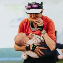 Mulher vence ultramaratona enquanto amamenta filha - © photos - Clement Cellier for Peignée Verticale