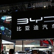 Escalada notável: Montadora chinesa BYD supera receita da Tesla em 2024 - P. L./Unsplash