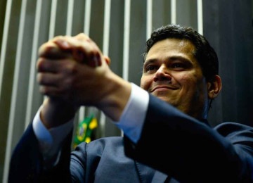 Alcolumbre fere a verdade e o bom senso. Falara em 