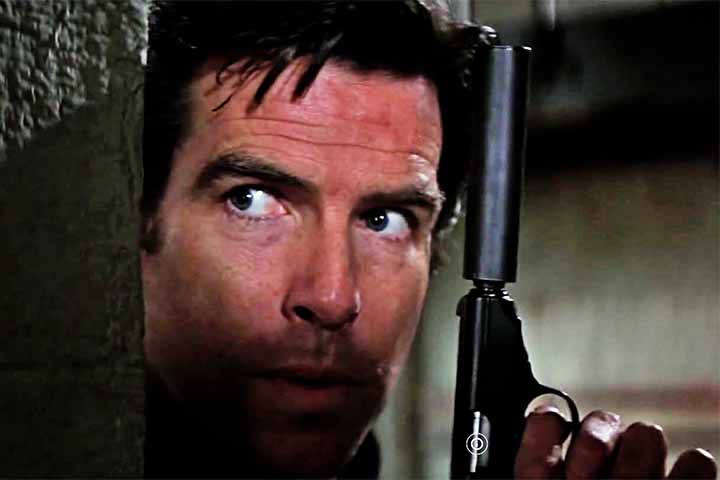 AlÃ©m de â??Um Novo Dia para Morrerâ?, Brosnan interpretou Bond em â??007 Contra GoldenEyeâ?? (1995), â??007 â?? O AmanhÃ£ Nunca Morreâ? (1997) e â??007 â?? O Mundo NÃ£o Ã© o Bastanteâ? (1999).