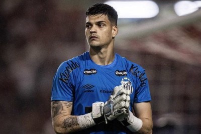 Com gol de Guilherme e uma grande atuação de Gabriel Brazão, o Santos venceu o Vitória por 1 a 0, neste domingo (25), no Barradão, pela 10ª rodada do Brasileirão. Veja como o Jogada10 avaliou as atuações do Peixe! - Foto: Raul Baretta/ Santos -  (crédito: Raul Baretta/ Santos)