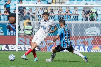 O Grêmio venceu o Bahia por 1 a 0 em Porto Alegre, na manhã deste domingo, graças a um pênalti polêmico sofrido e convertido pelo atacante Braithwaite. Veja como foram as atuações do Tricolor - Foto: Rafael Rodrigues/EC Bahia -  (crédito: Foto: Rafael Rodrigues/EC Bahia)
