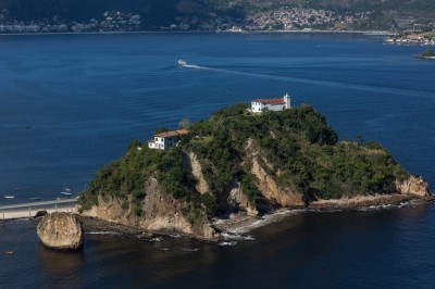 Um lugar com uma das vistas mais bonitas do Rio de Janeiro, a Ilha da Boa Viagem, em Niterói, ou a ter visitação gratuita em janeiro de 2025. -  (crédito: wikimedia commons Filipo Tardim)