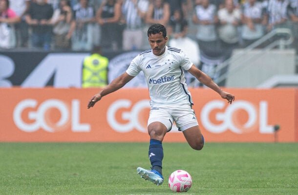 KAIKI - Fez uma boa jogada individual no início do primeiro tempo. Quase marcou de cabeça no fim do jogo. Foi seguro na defesa e ajudou com saídas de bola- Nota: 7,5 - Foto: Staff Images / CRUZEIRO