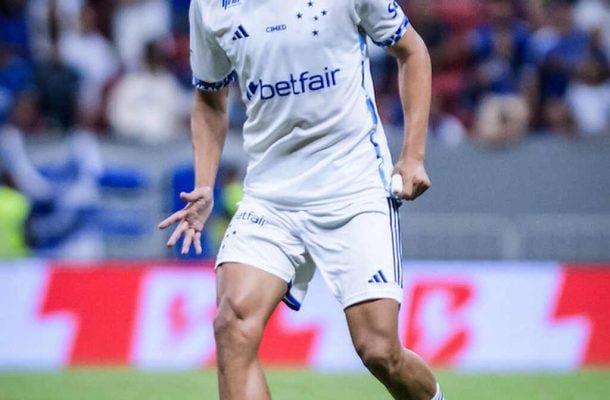 EDUARDO - Entrou aos 21 do segundo tempo no lugar de Gabigol e ajudou na recomposição do meio de campo. Furou uma bola na área. - Nota: 7,0 - Foto: Gustavo Aleixo/Cruzeiro