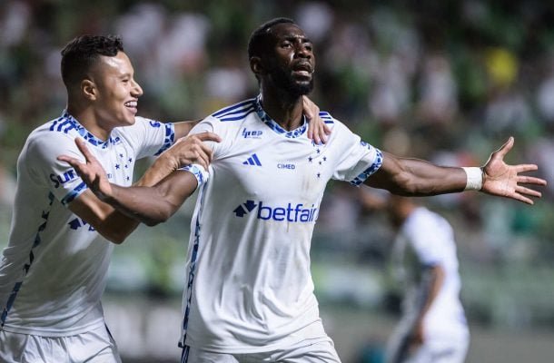 BOLASIE - Entrou aos 21 do segundo tempo no lugar de Marquinhos e tentou movimentar o ataque do Cruzeiro que estava morno na segunda etapa. Foi ativo nas bolas aéreas - Nota: 7,0  - Foto: Gustavo Aleixo/Cruzeiro
