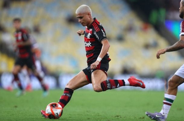 LUIZ ARAÃ?JO â?? Apagado. Como a bola nÃ£o chegava, tentou recuar para buscar o jogo, mas nÃ£o conseguiu se destacar diante de Piquerez. Saiu para a entrada de Ayrton Lucas Nota: 5,0. Foto: Gilvan de Souza/Flamengo