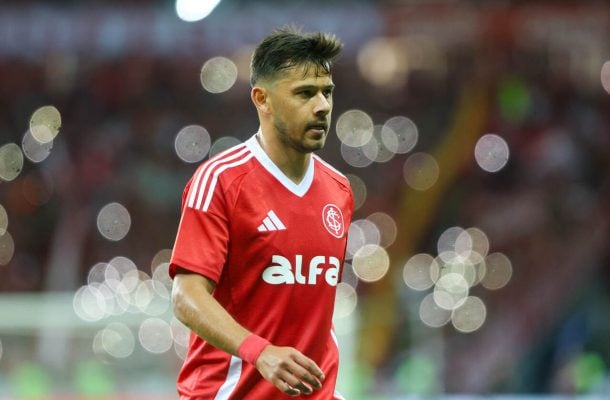 ÓSCAR ROMERO - Não aproveitou a oportunidade. Participou pouco do jogo e foi superado pela marcação adversária. No intervalo, saiu para a entrada de Vitinho. NOTA 3,0 - Foto: Ricardo Duarte/Internacional