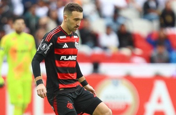 LÉO ORTIZ – Teve algumas falhas na cobertura a Varela e não saiu tão bem quanto o habitual no primeiro tempo. Quando foi à frente nas bolas paradas, não teve sucesso. Na etapa final, como toda a equipe, cresceu e foi soberano pelo seu setor.  Nota: 7,0. Foto: Gilvan de Souza/Flamengo