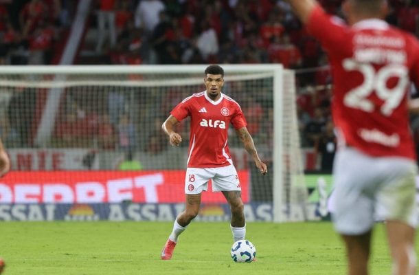 JUNINHO - Foi importante na marcação e teve uma atuação segura. NOTA 6,5 - Foto: Ricardo Duarte/Internacional