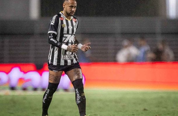 NEYMAR - Sofreu com a marcação e teve uma participação discreta. Na reta final da partida, conseguiu um bom lance quando sofreu falta na entrada da área. Na cobrança, o goleiro Lucas Arcanjo fez grande defesa. NOTA: 5,5 - Foto: Raul Baretta/ Santos