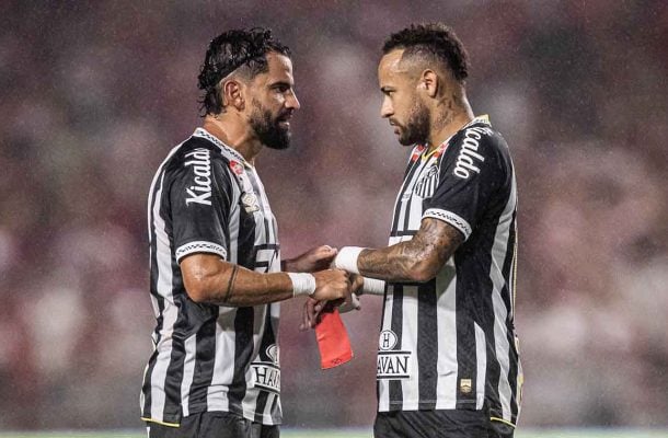 RINCÓN - Protegeu bem o meio-campo e foi bem nas ações defensivas. Demonstrou um pouco de insegurança com a posse de bola, com baixa precisão nos es e alto número de bolas perdidas. NOTA: 5,0 - Foto: Raul Baretta/ Santos
