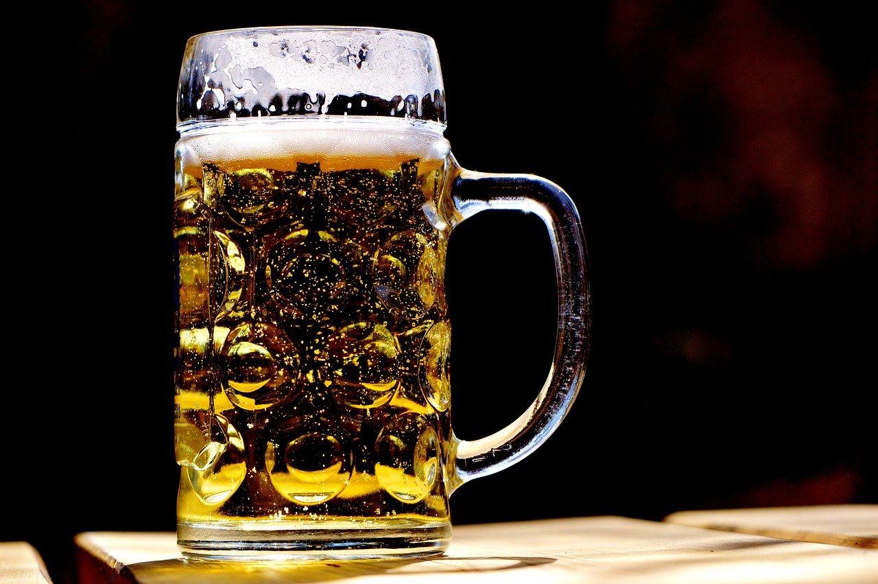 A produção de cerveja é tão antiga que fazia parte do Código de Hamurabi, a mais antiga lei da história. 