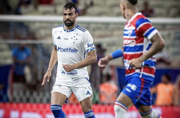 FABRÍCIO BRUNO - Não teve muito trabalho na zaga no primeiro tempo. Quando necessário, fez boas intervenções, principalmente na segunda etapa quando o Fortaleza cresceu na partida. - Nota: 7,5 - Foto: Samuel Andrade/ Cruzeiro