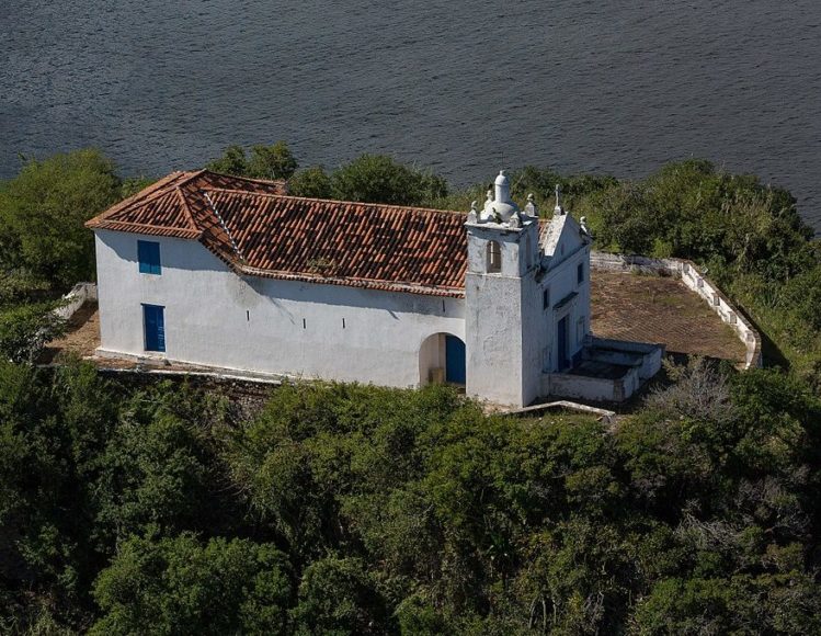 A capela original foi construída em 1650, mas não resistiu ao tempo. Ela foi destruída durante a invasão sa, em 1711, e reconstruída em 1780 no estilo neoclássico.