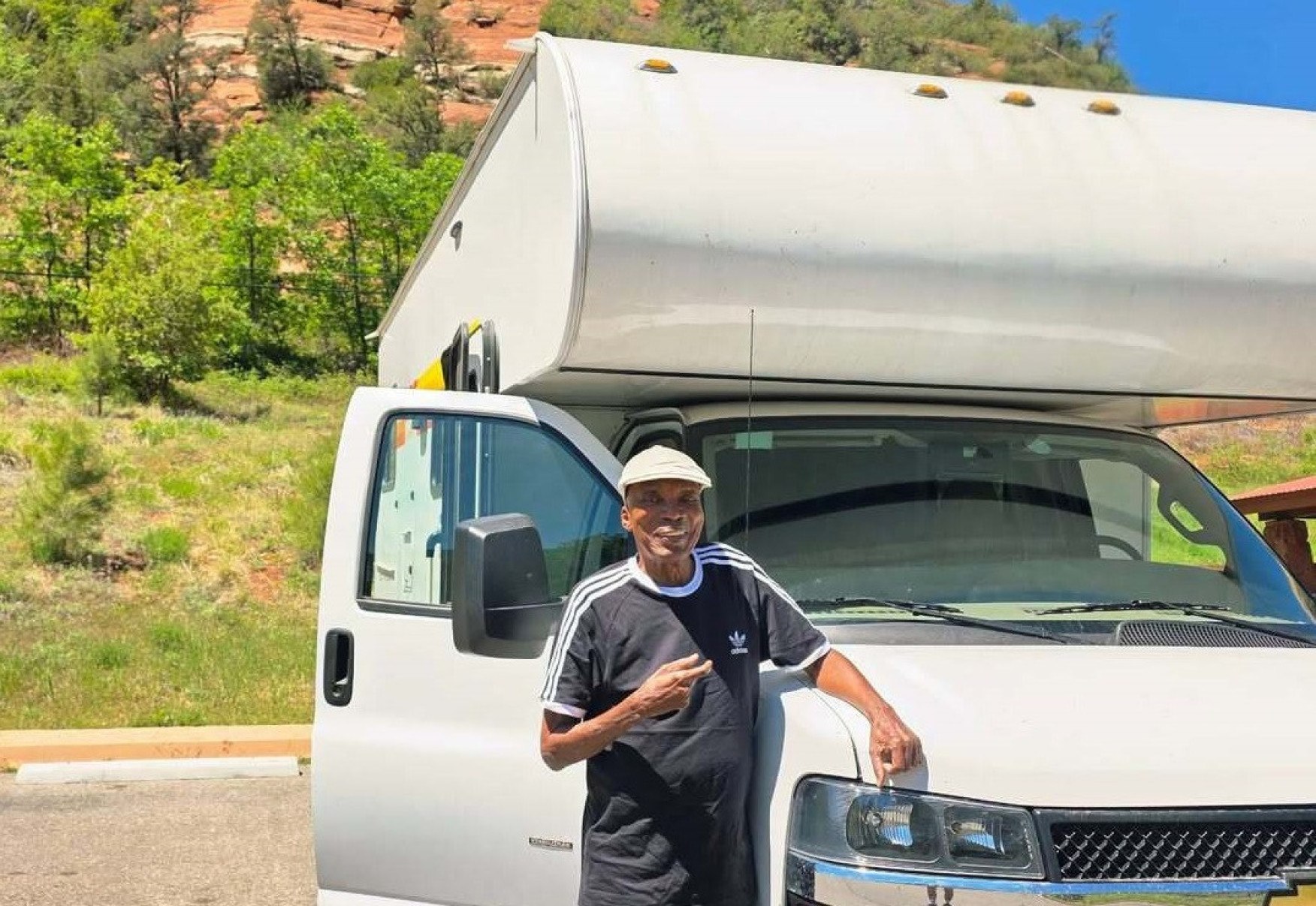 Milton Nascimento e o filho Augusto iniciaram uma viagem de motorhome pelos Estados Unidos. Eles partiram de Phoenix, no Arizona, com destino ao Wyoming.-Instagram/Reprdução