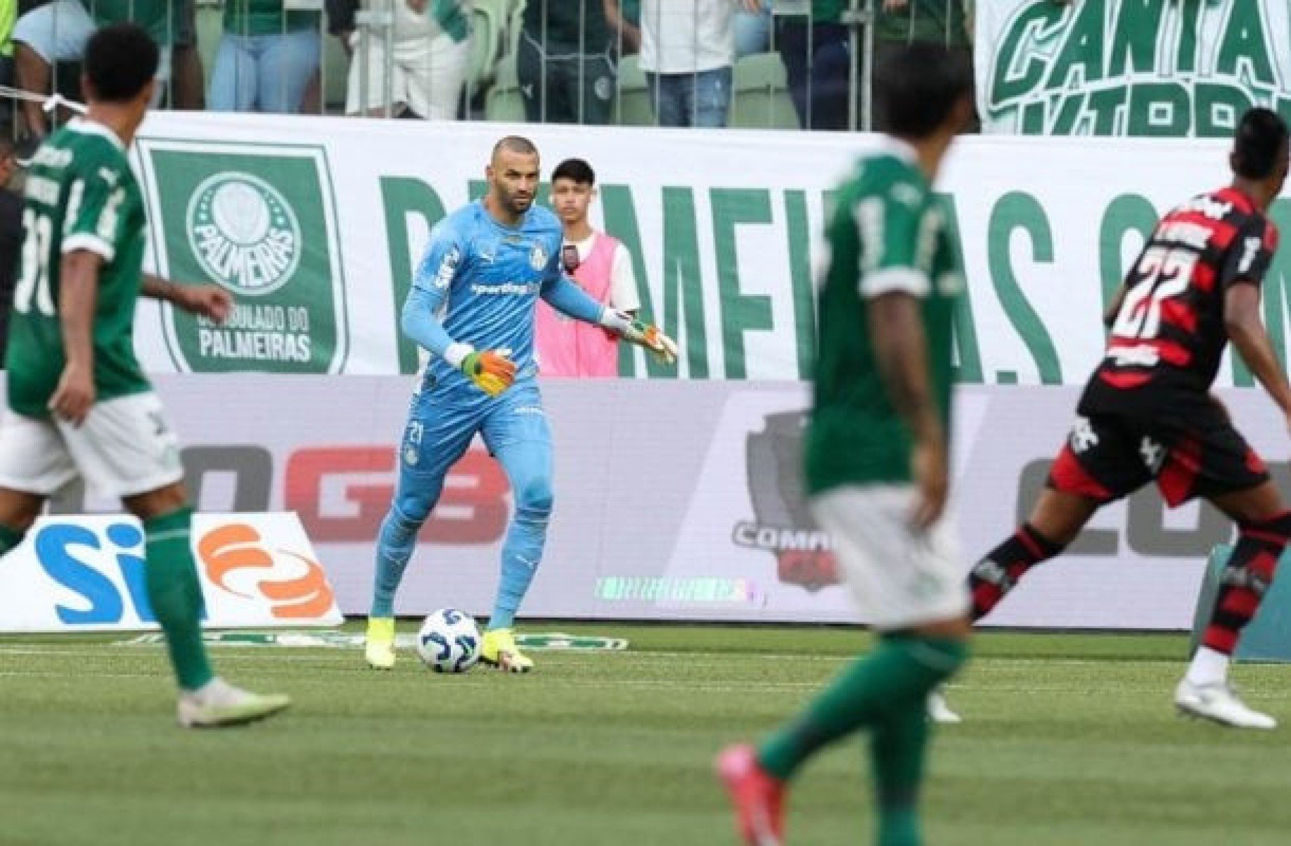 Weverton protesta contra VAR após derrota do Palmeiras: ‘Vontade de cagar com tudo’