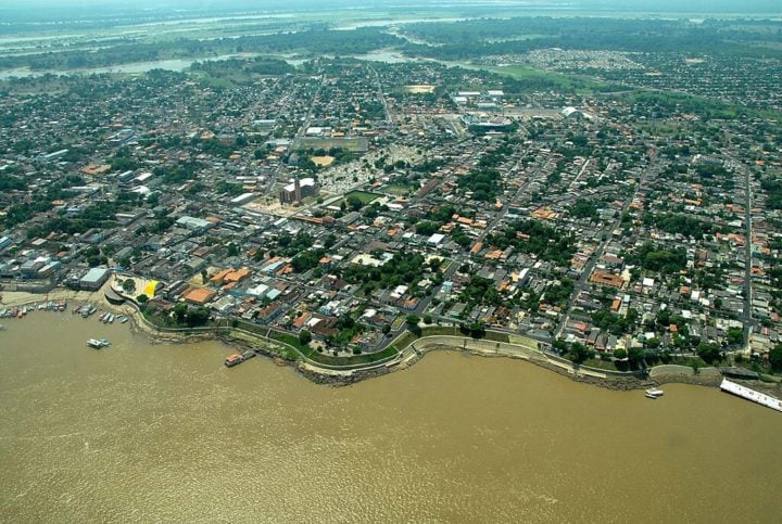 Parintins é um município localizado no estado do Amazonas, na região Norte do Brasil, situado às margens do rio Amazonas.