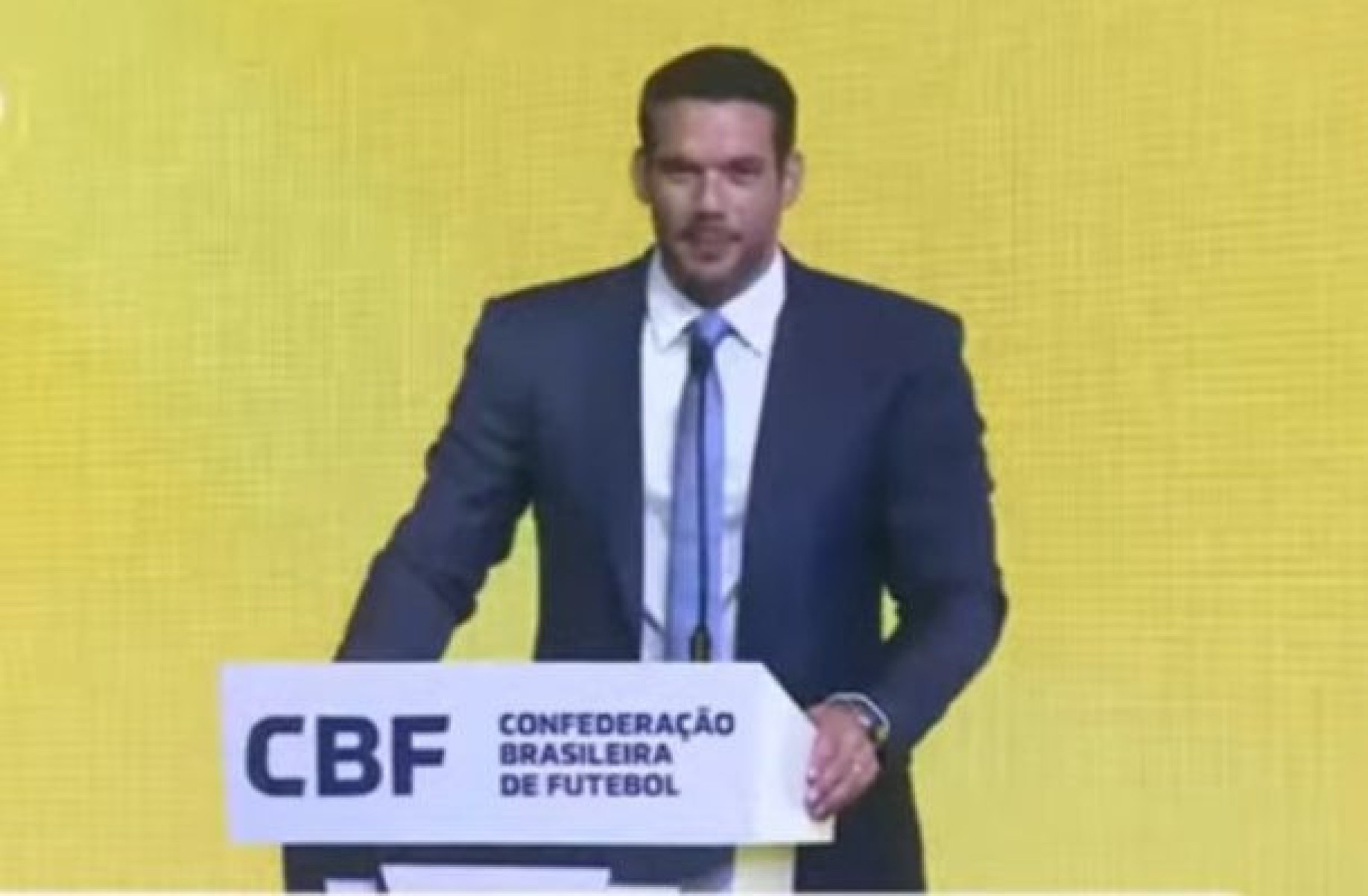 Samir Xaud é empossado na CBF e anuncia que buscará mudanças radicais