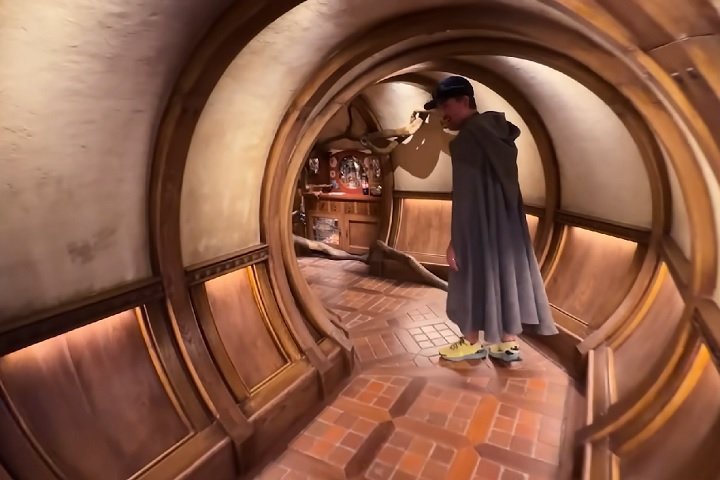 Embora o turismo relacionado à saga tenha diminuído com o tempo, visitas guiadas aos cenários das filmagens ainda ocorrem até hoje.