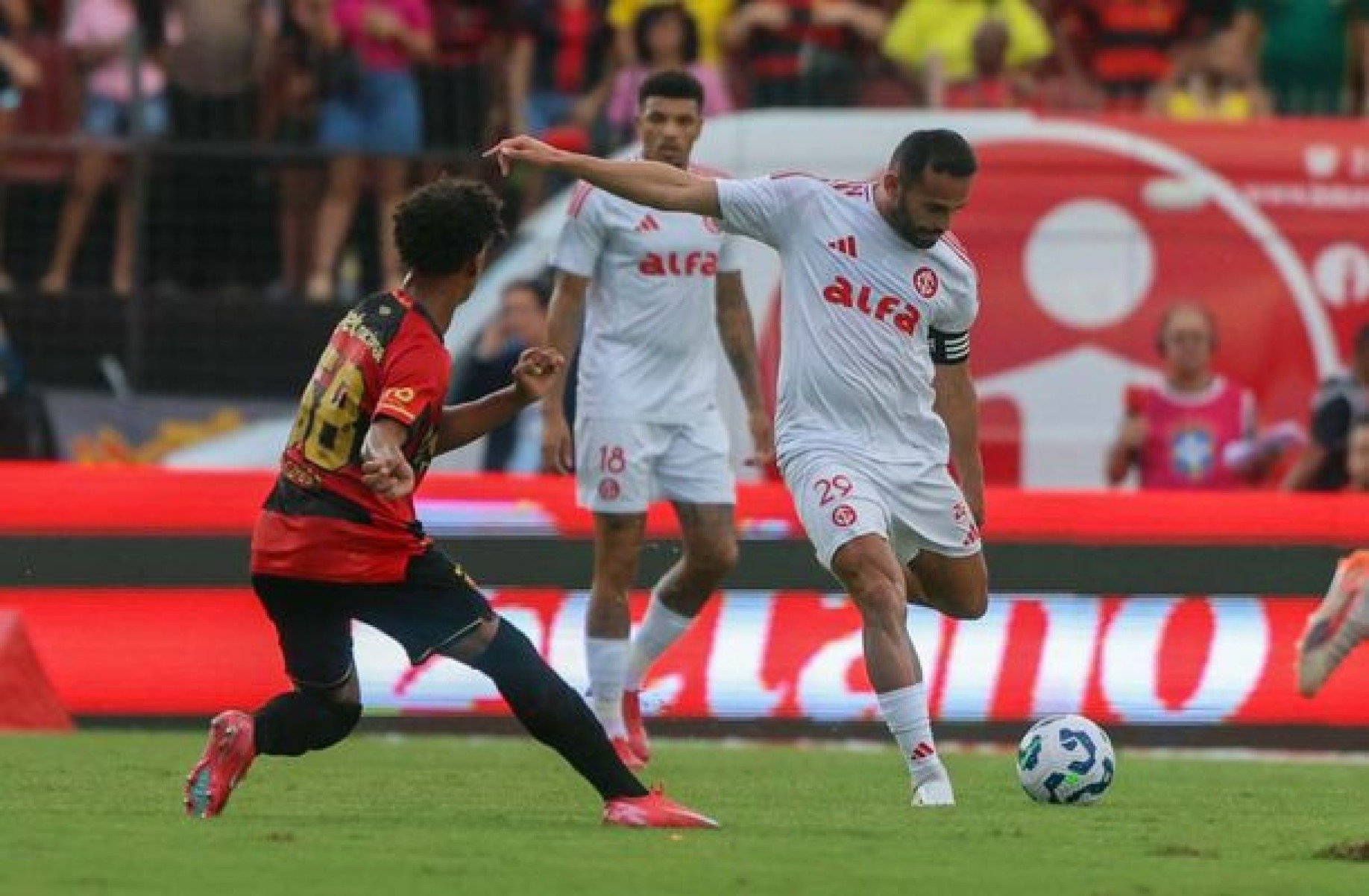 Inter poupa titulares e empata com Sport na Ilha do Retiro