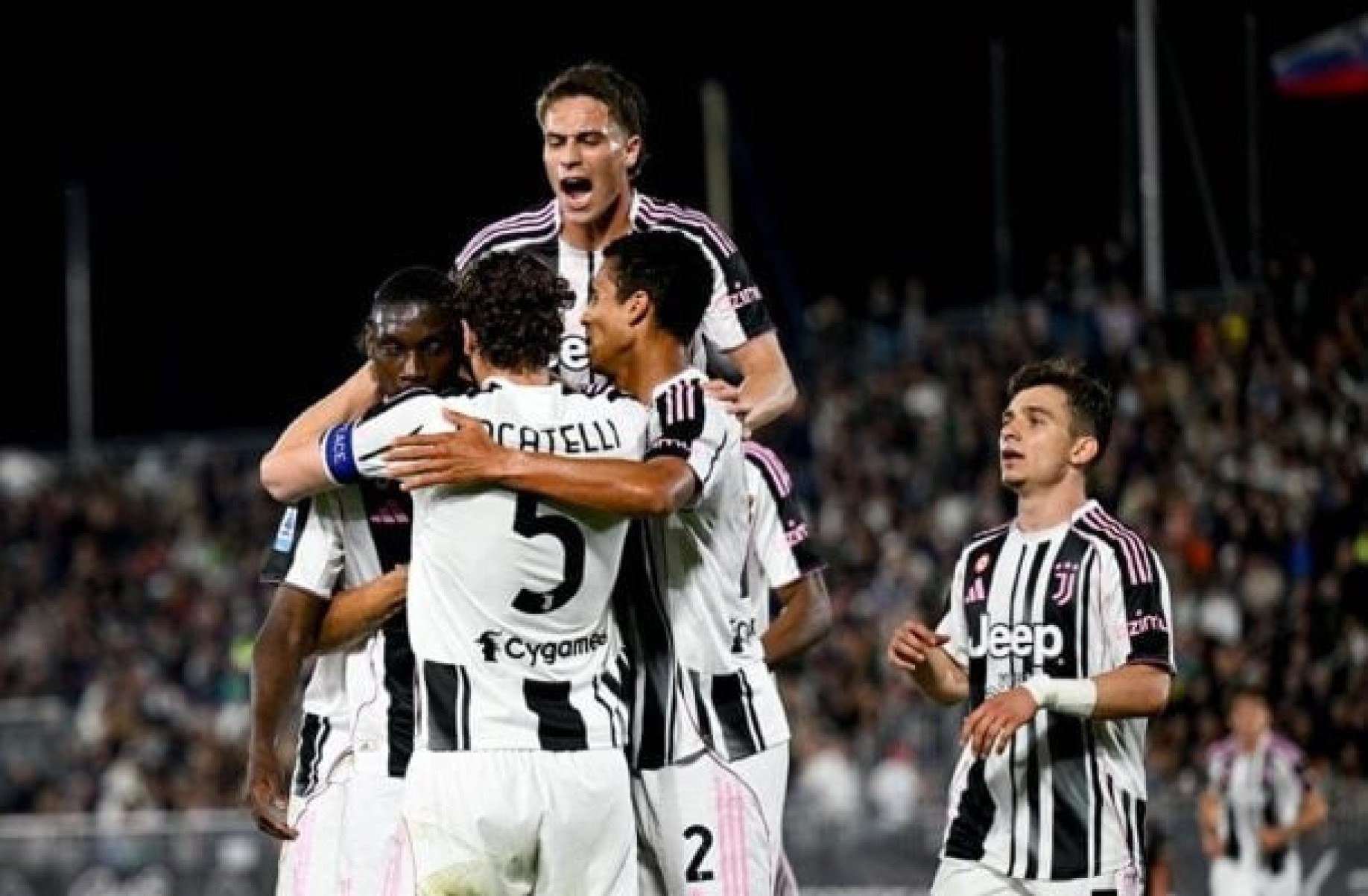 Juventus vence o Venezia e garante vaga para a Champions League