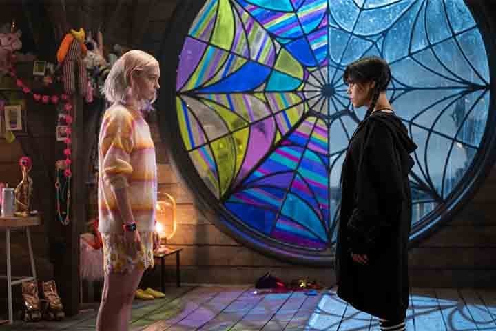 A presença de novos personagens, os segredos envolvendo a família Addams e os desafios enfrentados por Wandinha na Escola Nunca Mais apontam para uma narrativa ainda mais complexa e instigante.