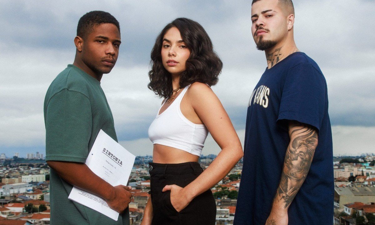 Em 'Sintonia', Nando, Rita e Doni crescem juntos numa favela de S&atilde;o Paulo e correm atr&aacute;s dos seus sonhos, rodeados por m&uacute;sica, drogas e religi&atilde;o -  (crédito: Natflix/Divulga&ccedil;&atilde;o)