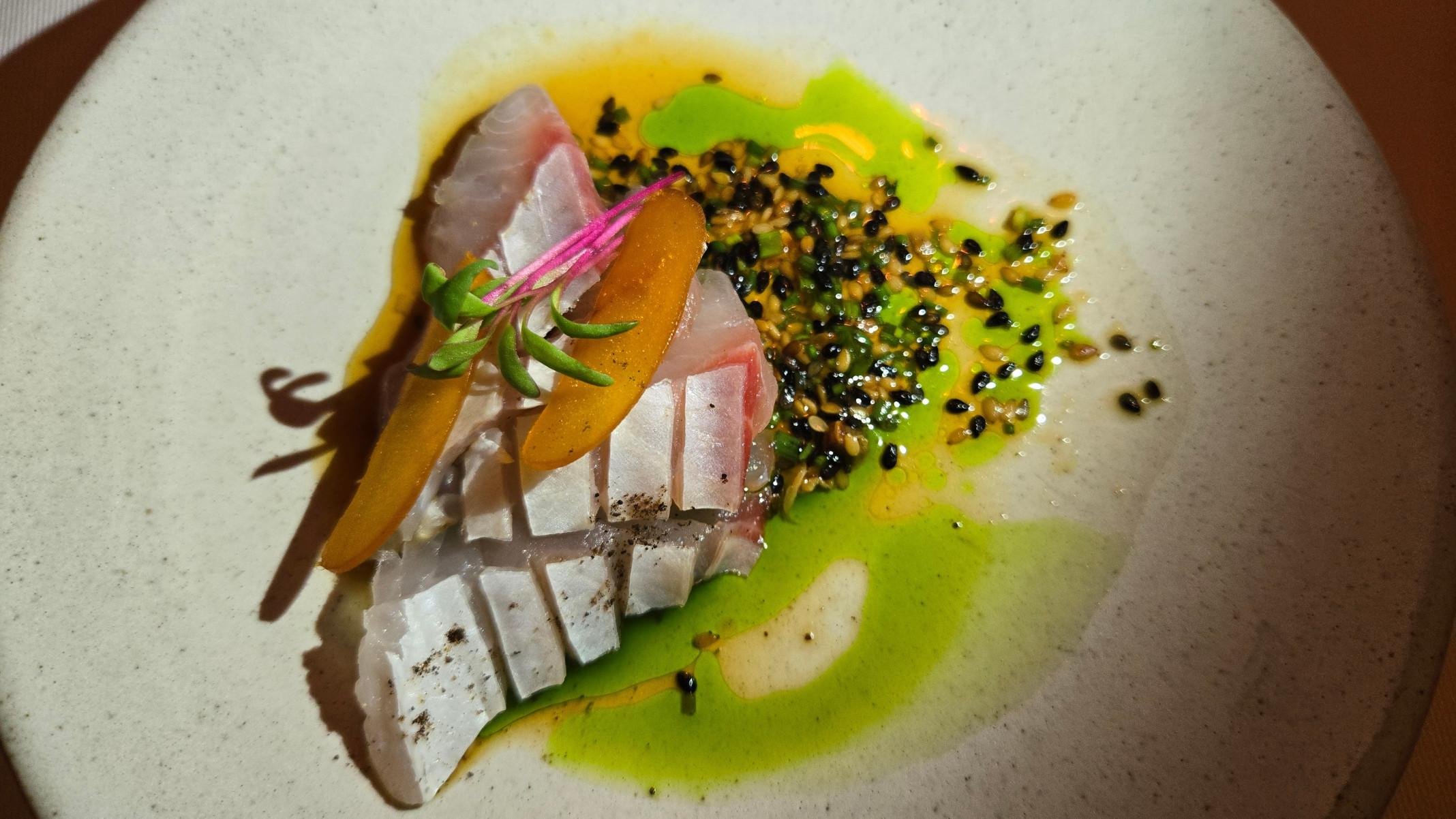 Crudo de pescado não convencional com ponzu do chef Gerônimo Athuel-Carlos Altman/EM