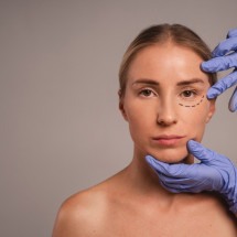 Cinco cirurgias plásticas oculares mais comuns - FreePik