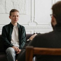 Psicóloga afirma que adolescência é o elo perdido no cuidado ao autista - DINO