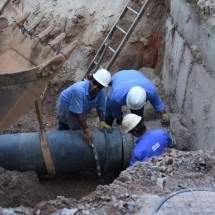 BH: cratera para reparo de tubulação rompida causa transtornos em hospital