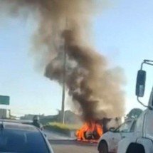 Anel Rodoviário em BH: veículo pega fogo durante horário de pico  - Reprodução/ Redes Sociais  